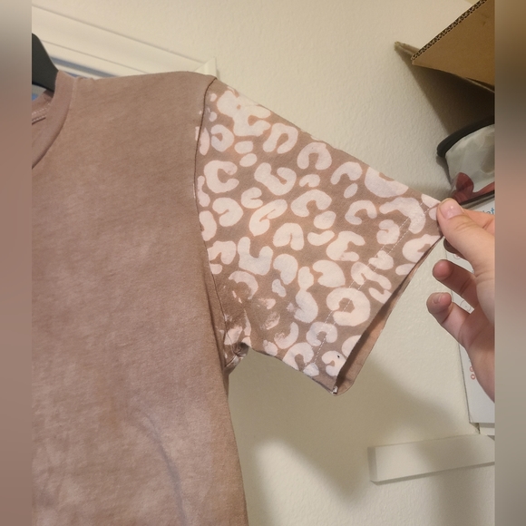 First run hand made leopard print sleeve t shirt - Picture 2 of 6